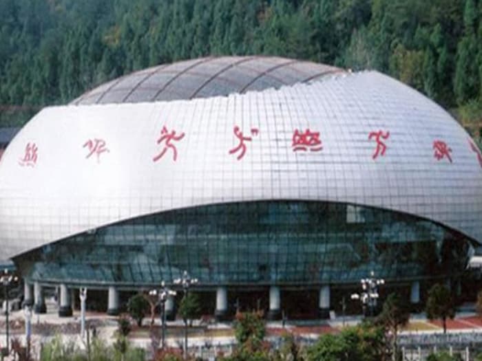 珲春体育中心球形网架加工安装